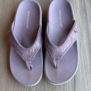 Revitalign Women's Yumi Gecko Orthotic Thong Sandals Size 9B